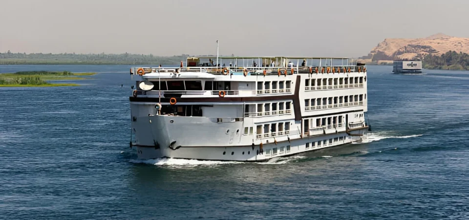 Amoura Dahabiya Nile Cruise 4 Days